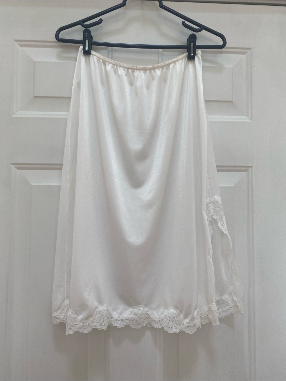 VTG Classic White Half Slip with Elastic Waist and Beautiful Lace Trim, Size X